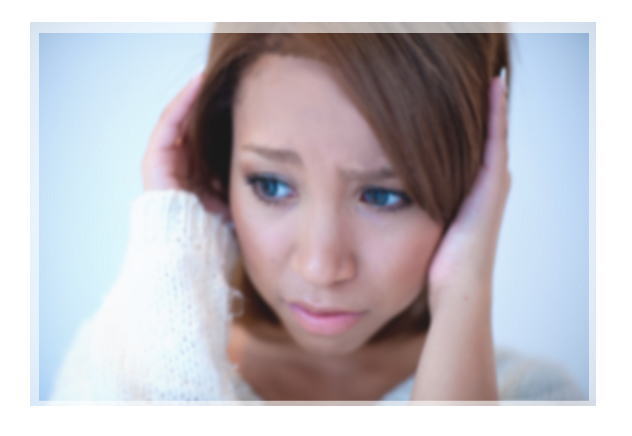 悩む女性